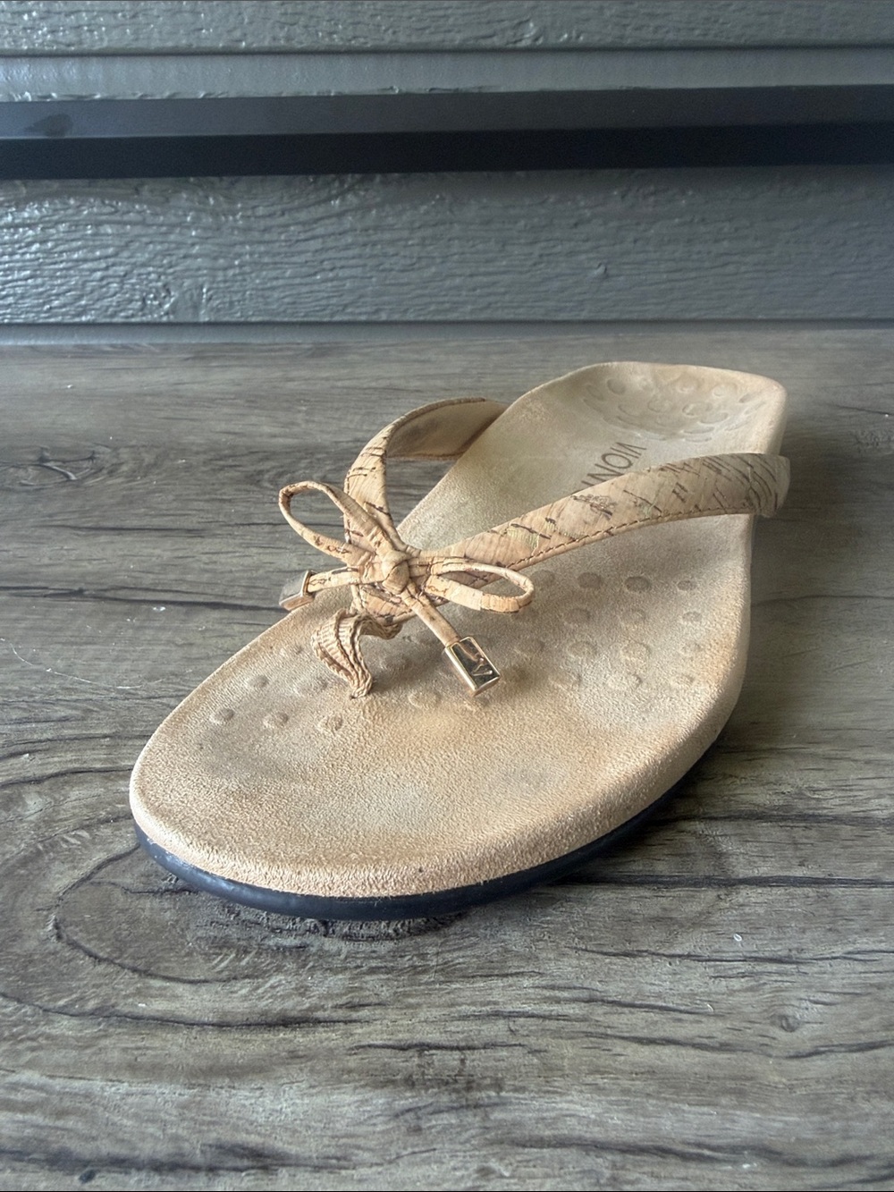 Women’s Vionic sandals size 8.8 - Picture 2 of 7